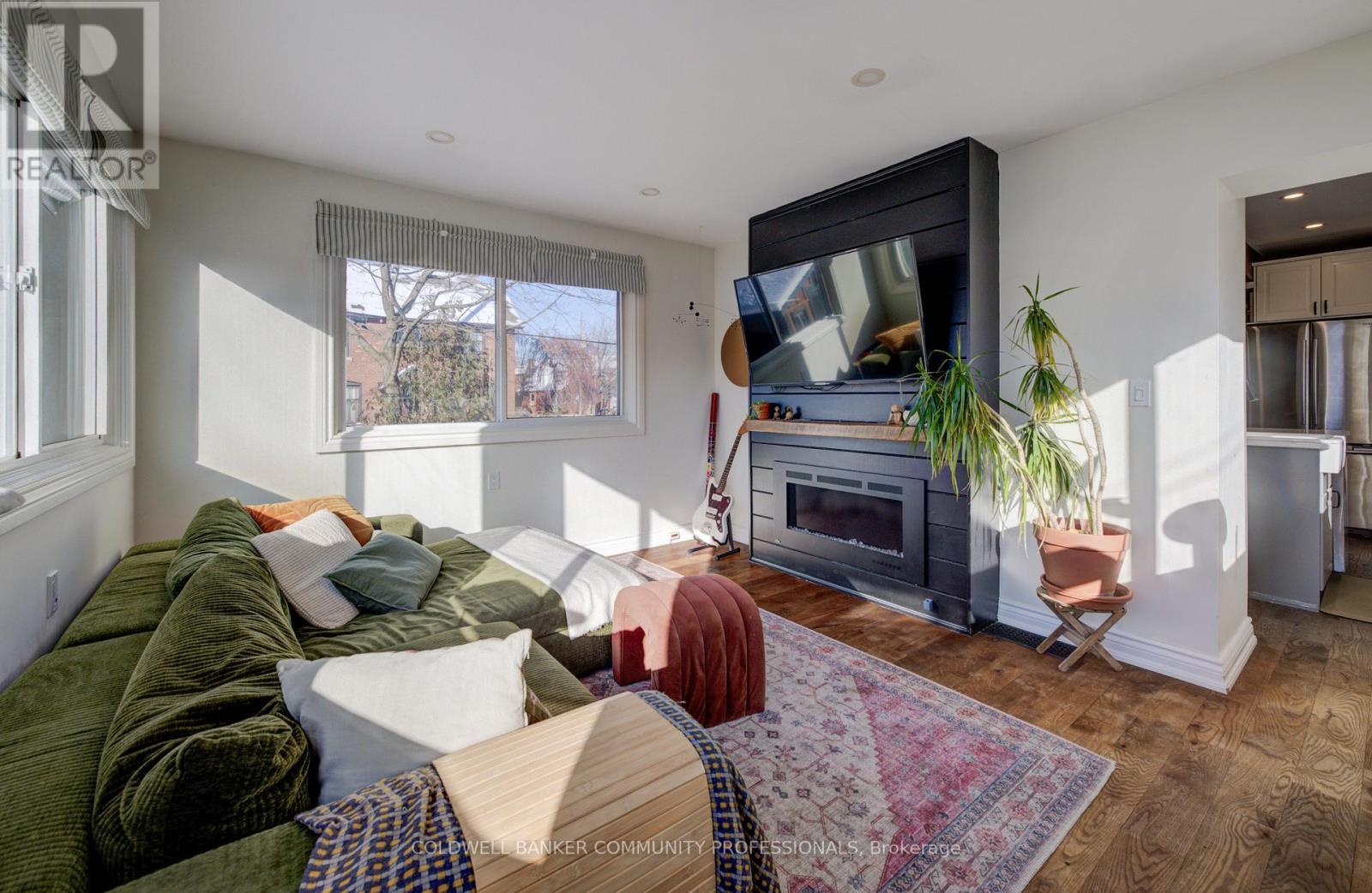 60 Alpine Avenue, Hamilton, ON - Indoor Photo Showing Living Room With Fireplace
