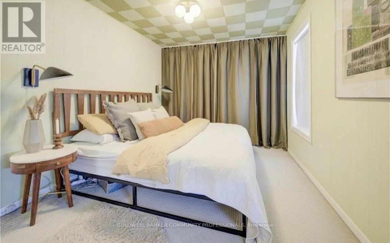 60 Alpine Avenue, Hamilton, ON - Indoor Photo Showing Bedroom