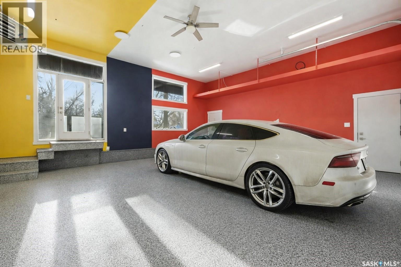 3601 Grassick Avenue, Regina, SK - Indoor Photo Showing Garage