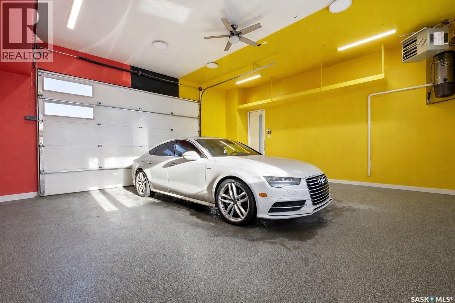 3601 Grassick Avenue, Regina, SK - Indoor Photo Showing Garage