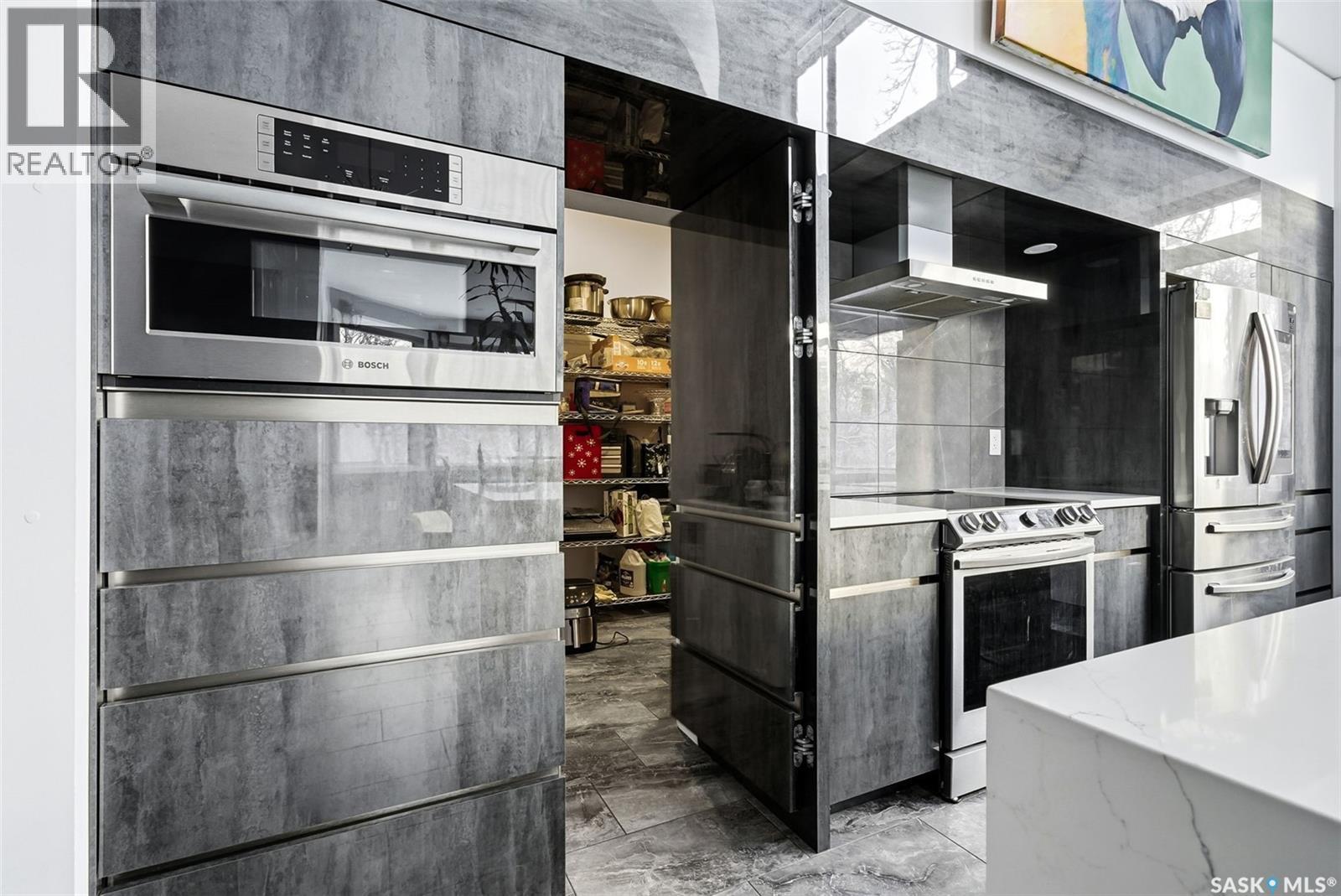 3601 Grassick Avenue, Regina, SK - Indoor Photo Showing Kitchen With Stainless Steel Kitchen