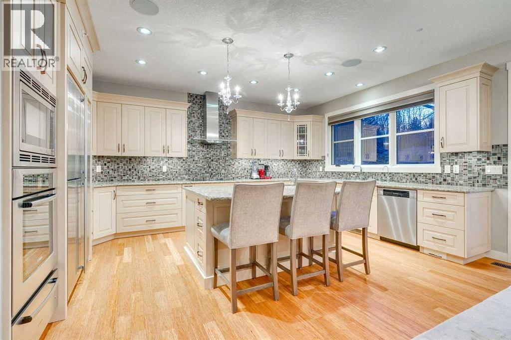215 Patton Court Sw, Calgary, AB - Indoor Photo Showing Kitchen With Upgraded Kitchen