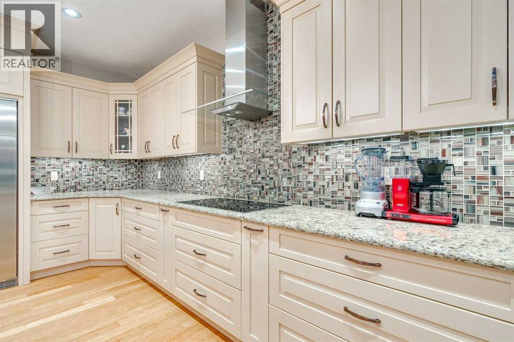 215 Patton Court Sw, Calgary, AB - Indoor Photo Showing Kitchen With Upgraded Kitchen