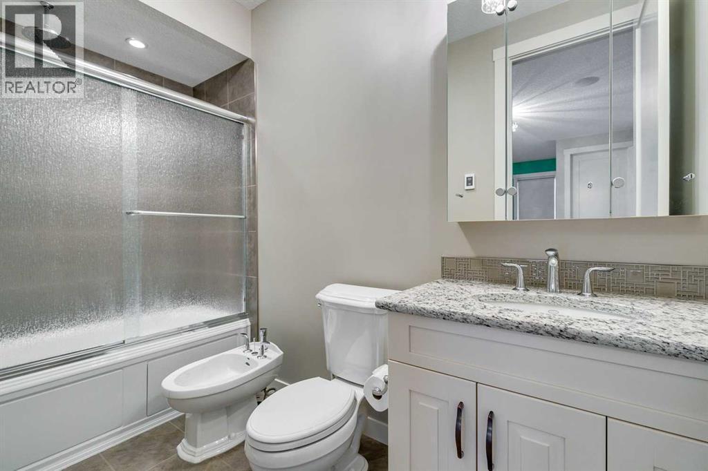 215 Patton Court Sw, Calgary, AB - Indoor Photo Showing Bathroom