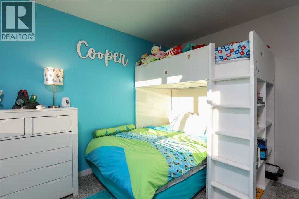 711 Moonlight Crescent W, Lethbridge, AB - Indoor Photo Showing Bedroom