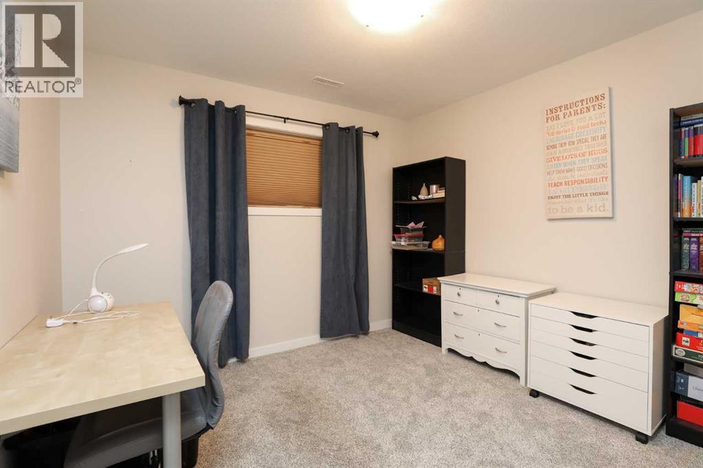 711 Moonlight Crescent W, Lethbridge, AB - Indoor Photo Showing Other Room