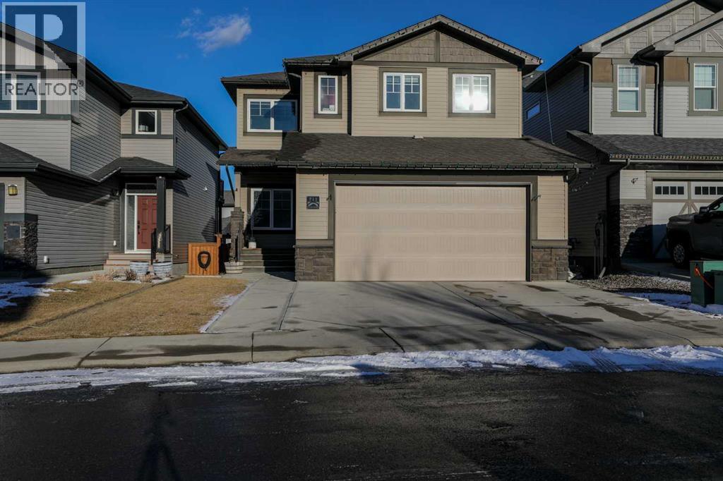 711 Moonlight Crescent W, Lethbridge, AB - Outdoor With Facade