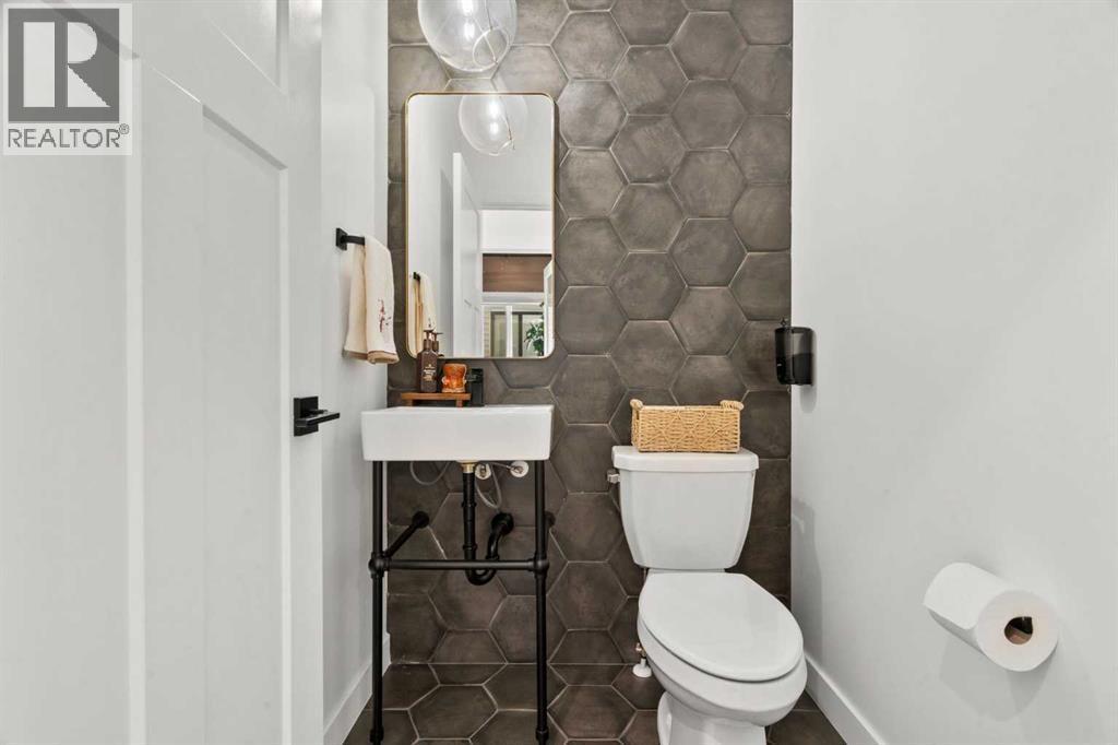 116 Ranchers View, Okotoks, AB - Indoor Photo Showing Bathroom