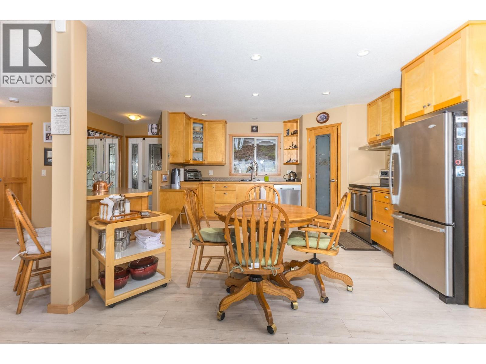 3572 Eagle Bay Road, Eagle Bay, BC - Indoor