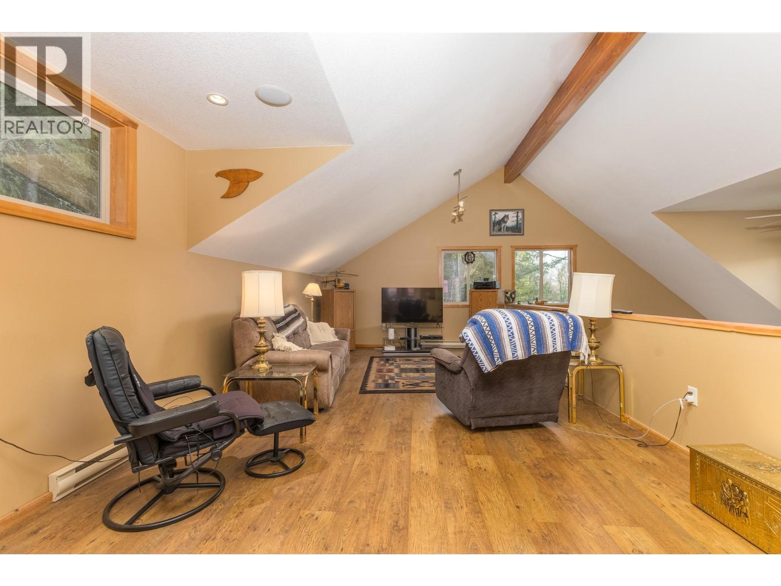 3572 Eagle Bay Road, Eagle Bay, BC - Indoor