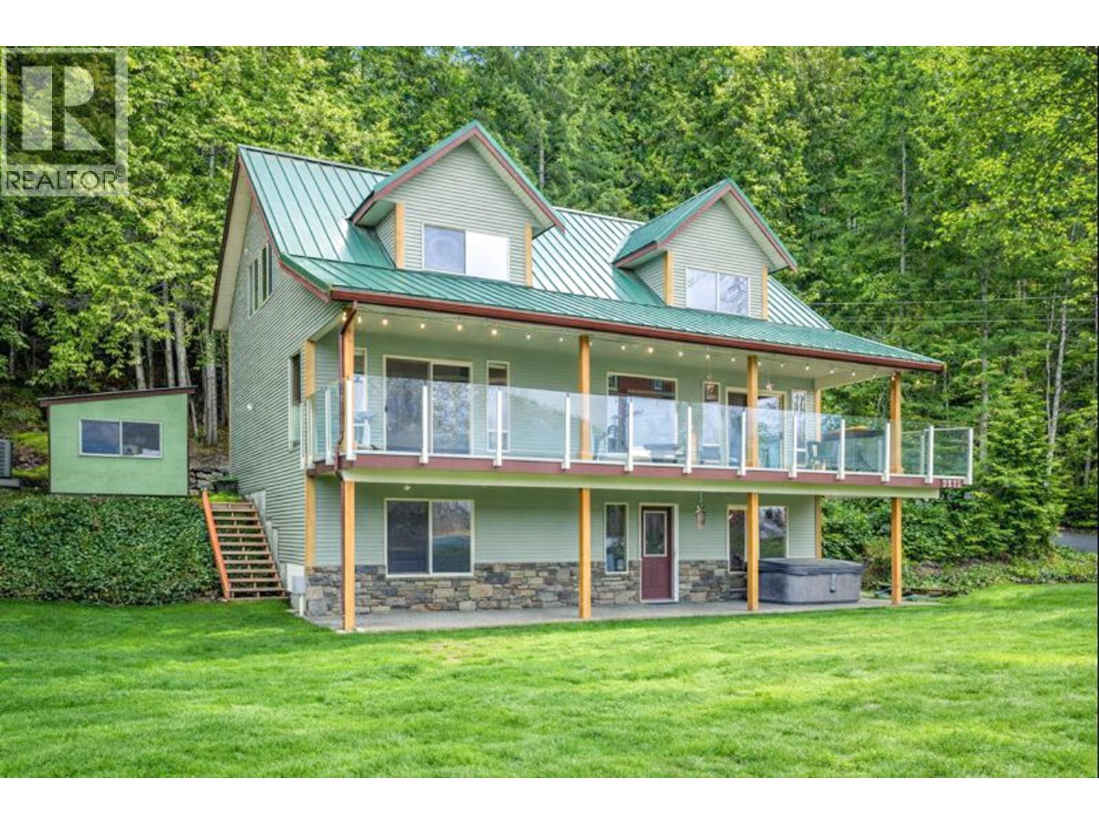 3572 Eagle Bay Road, Eagle Bay, BC - Outdoor With Deck Patio Veranda