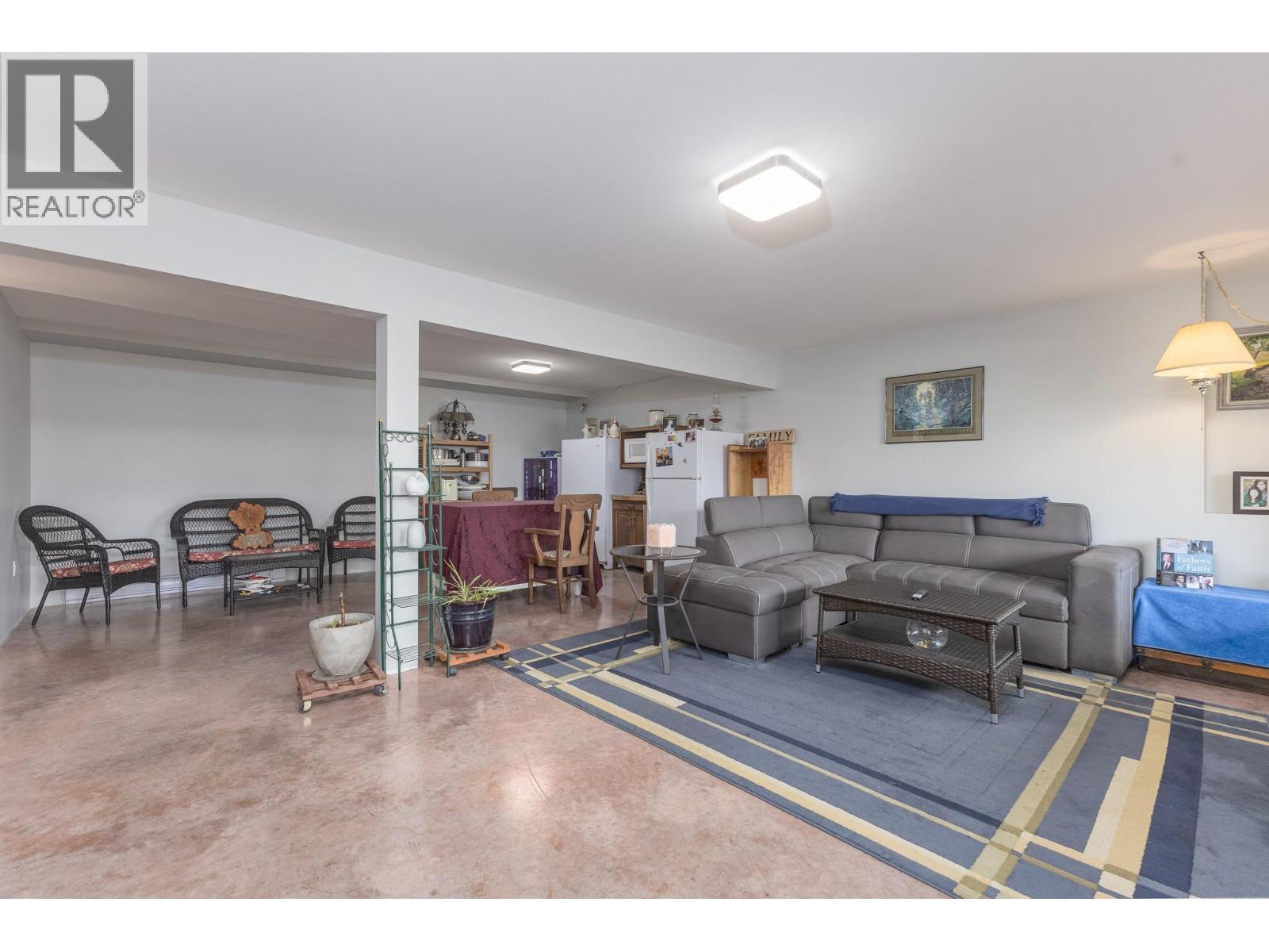 3572 Eagle Bay Road, Eagle Bay, BC - Indoor