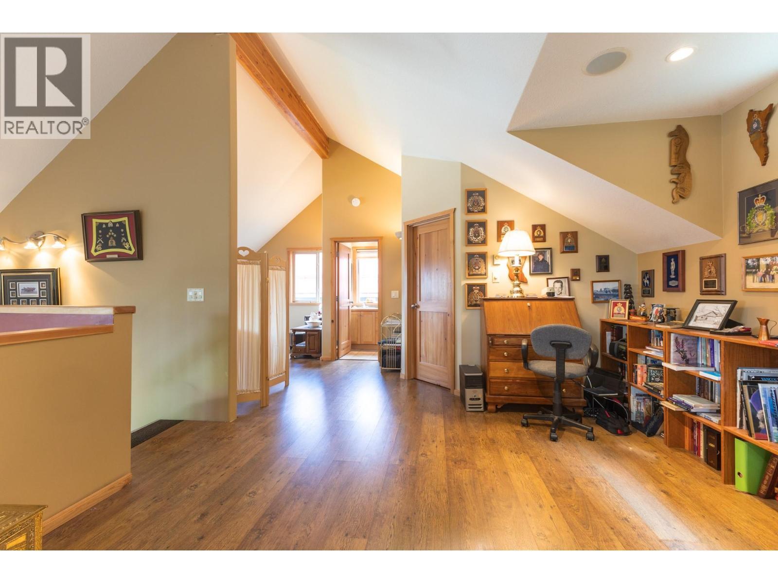 3572 Eagle Bay Road, Eagle Bay, BC - Indoor