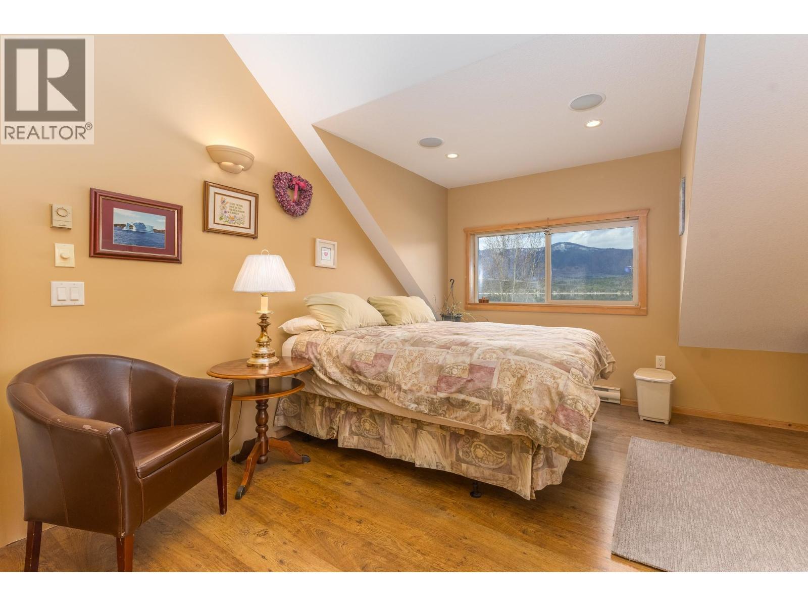 3572 Eagle Bay Road, Eagle Bay, BC - Indoor Photo Showing Bedroom