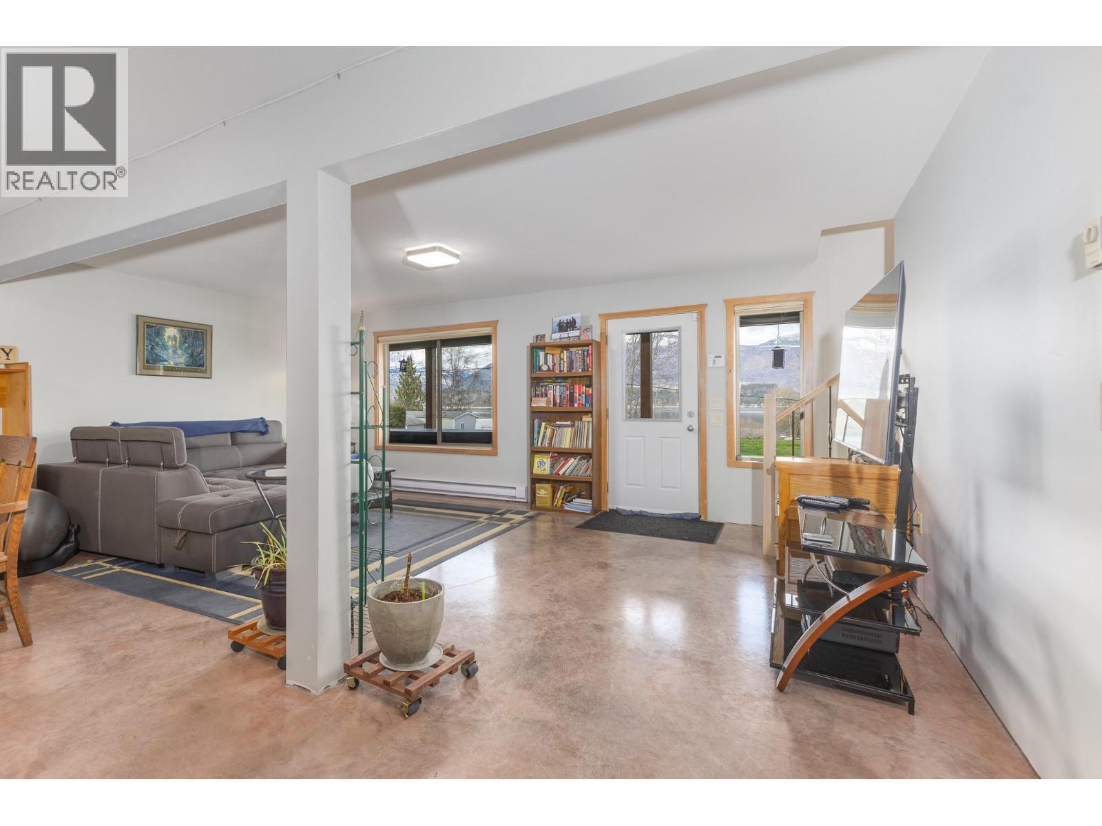 3572 Eagle Bay Road, Eagle Bay, BC - Indoor