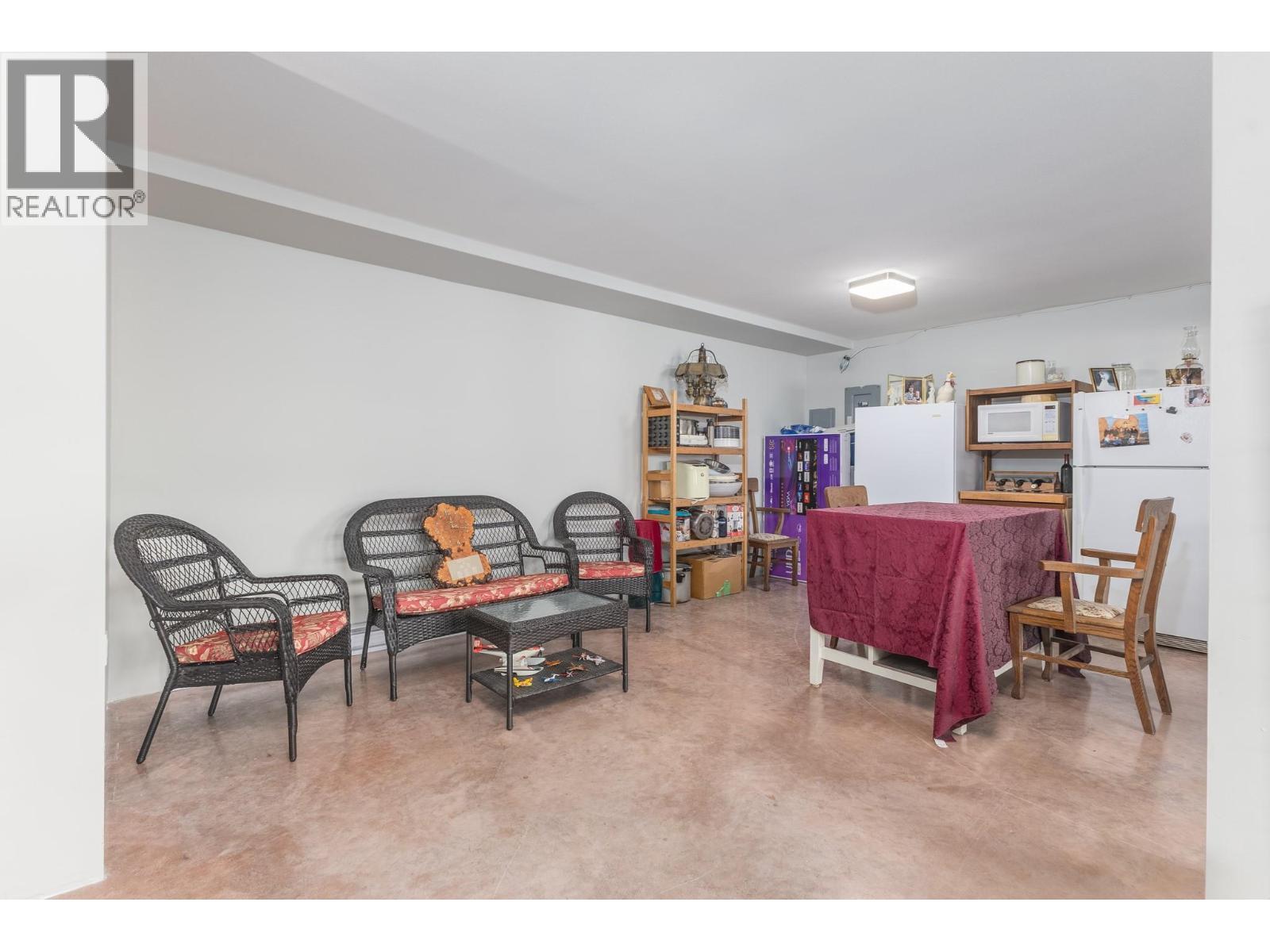 3572 Eagle Bay Road, Eagle Bay, BC - Indoor