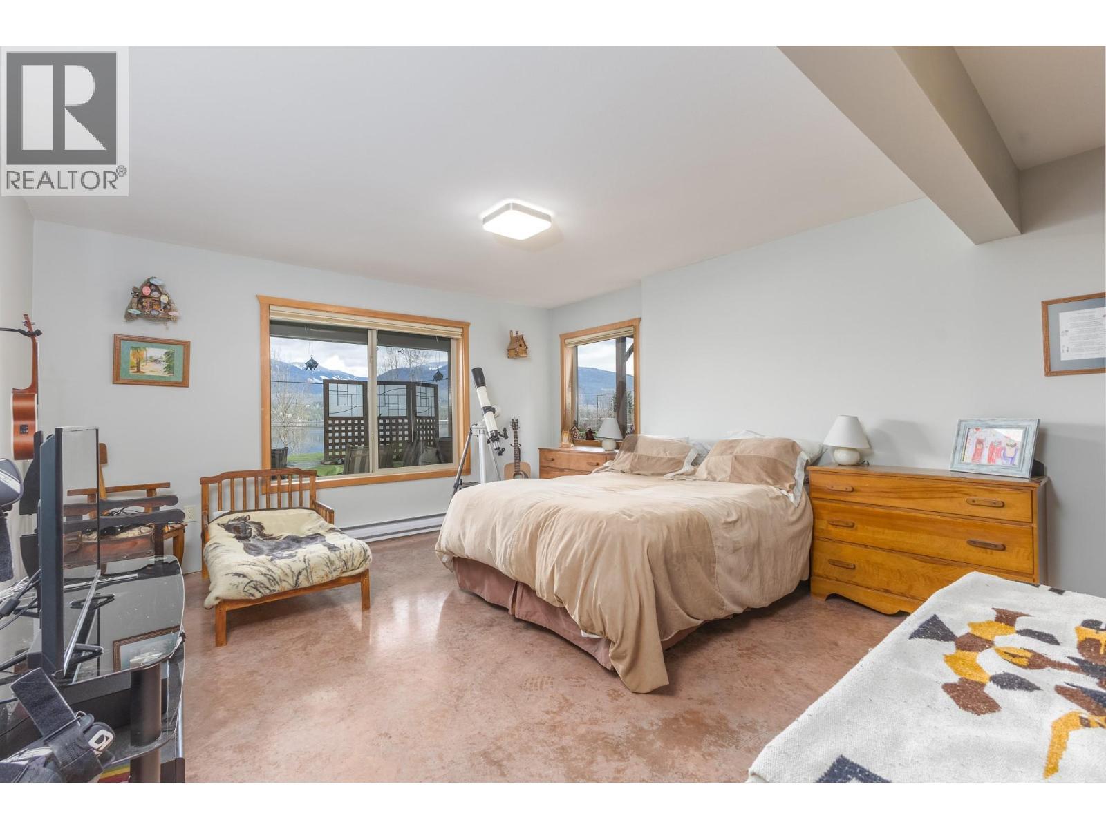 3572 Eagle Bay Road, Eagle Bay, BC - Indoor Photo Showing Bedroom