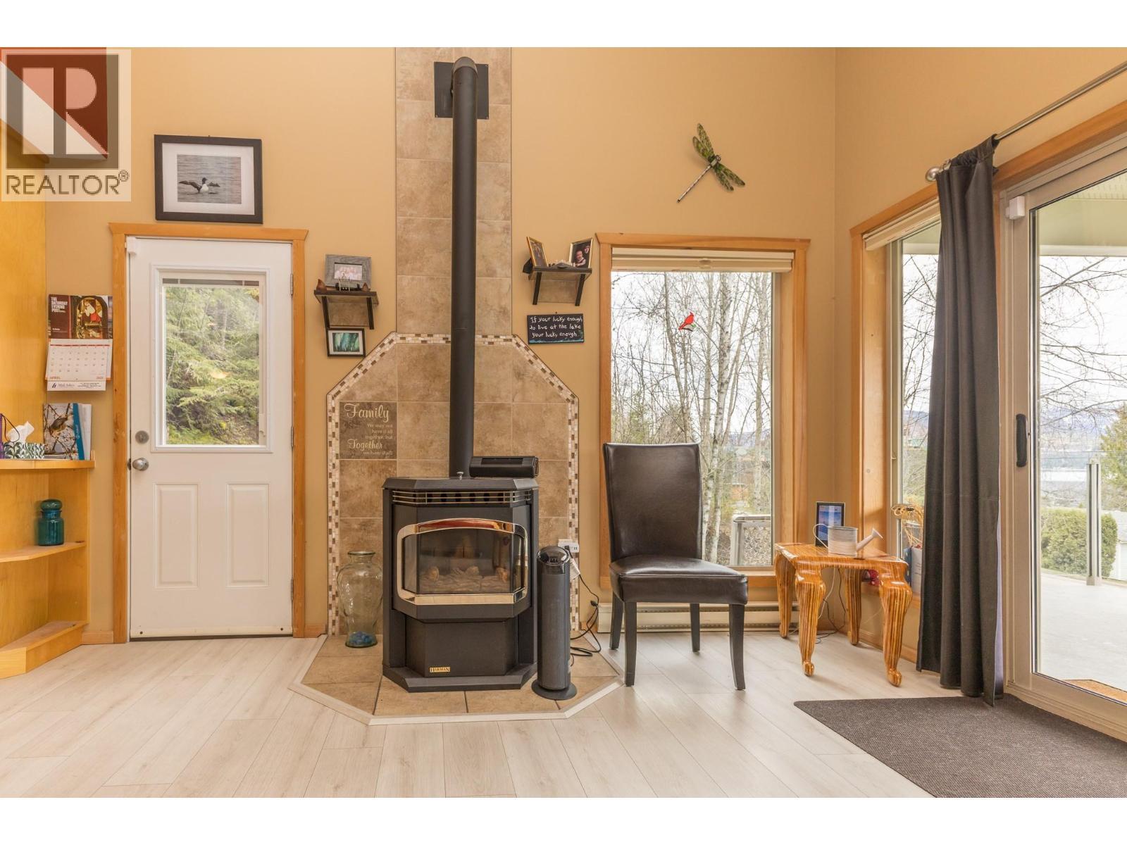 3572 Eagle Bay Road, Eagle Bay, BC - Indoor With Fireplace
