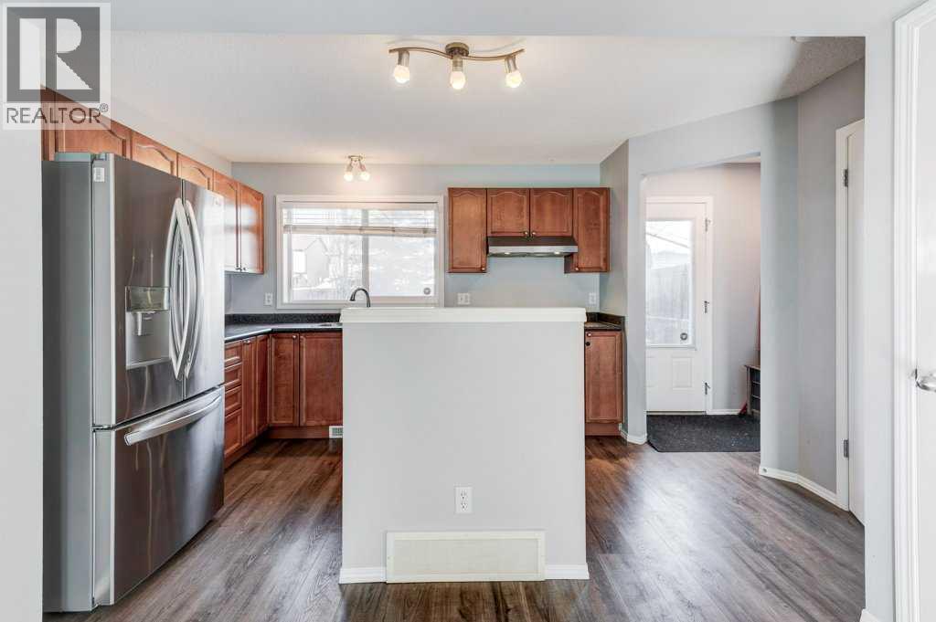 16 Elgin Bay Se, Calgary, AB - Indoor Photo Showing Kitchen