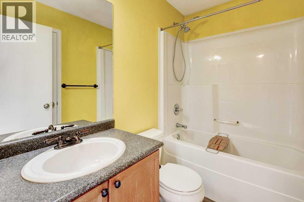 16 Elgin Bay Se, Calgary, AB - Indoor Photo Showing Bathroom