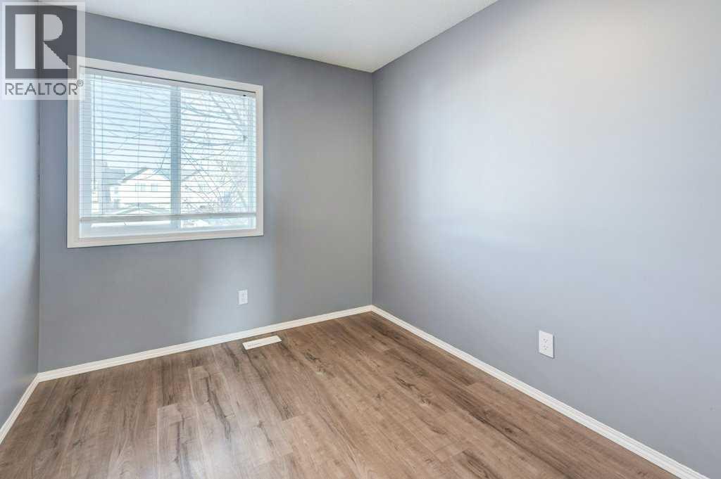 16 Elgin Bay Se, Calgary, AB - Indoor Photo Showing Other Room