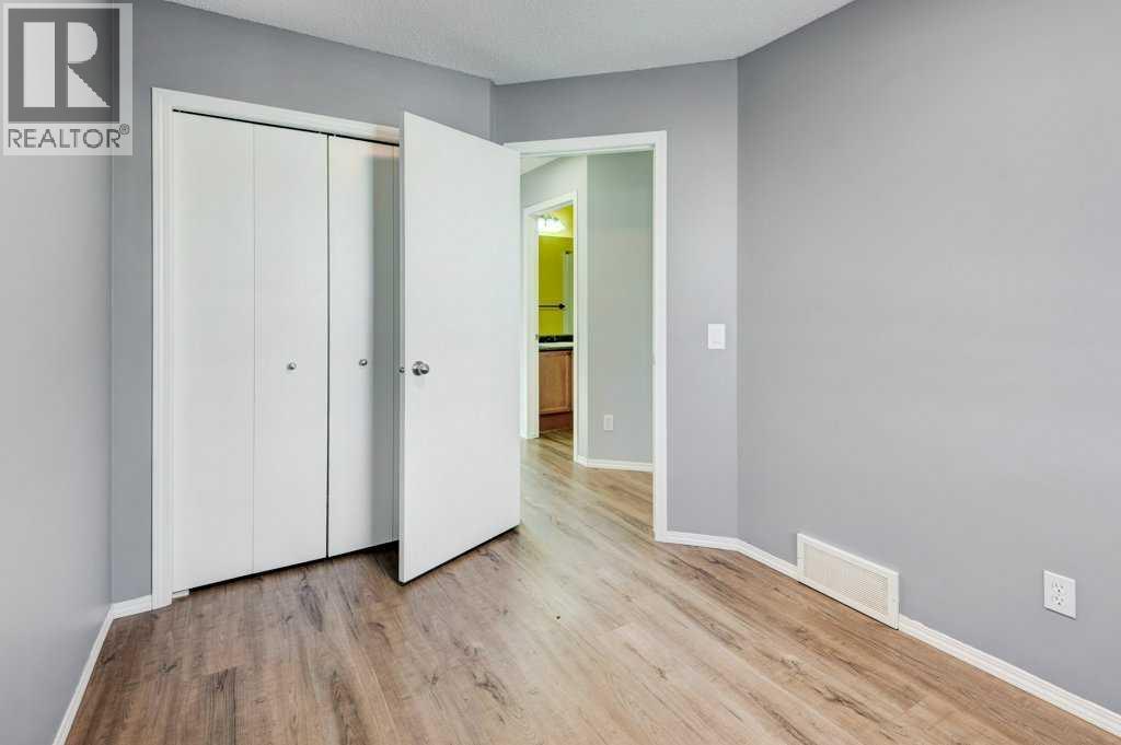 16 Elgin Bay Se, Calgary, AB - Indoor Photo Showing Other Room
