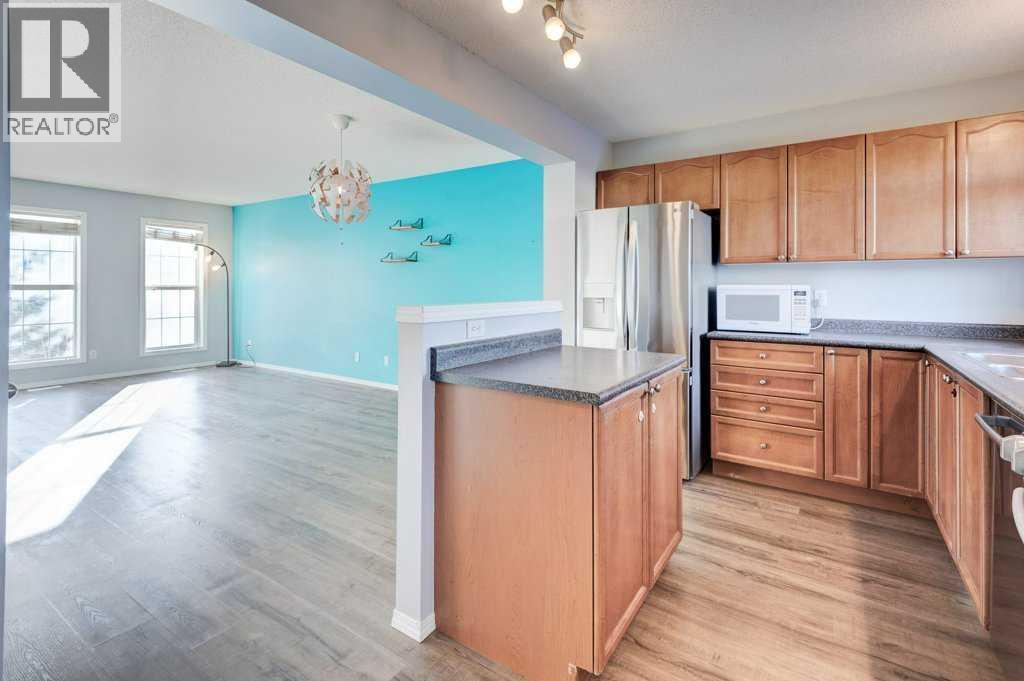 16 Elgin Bay Se, Calgary, AB - Indoor Photo Showing Kitchen