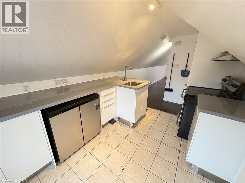 41 Fairview Avenue, Hamilton, ON