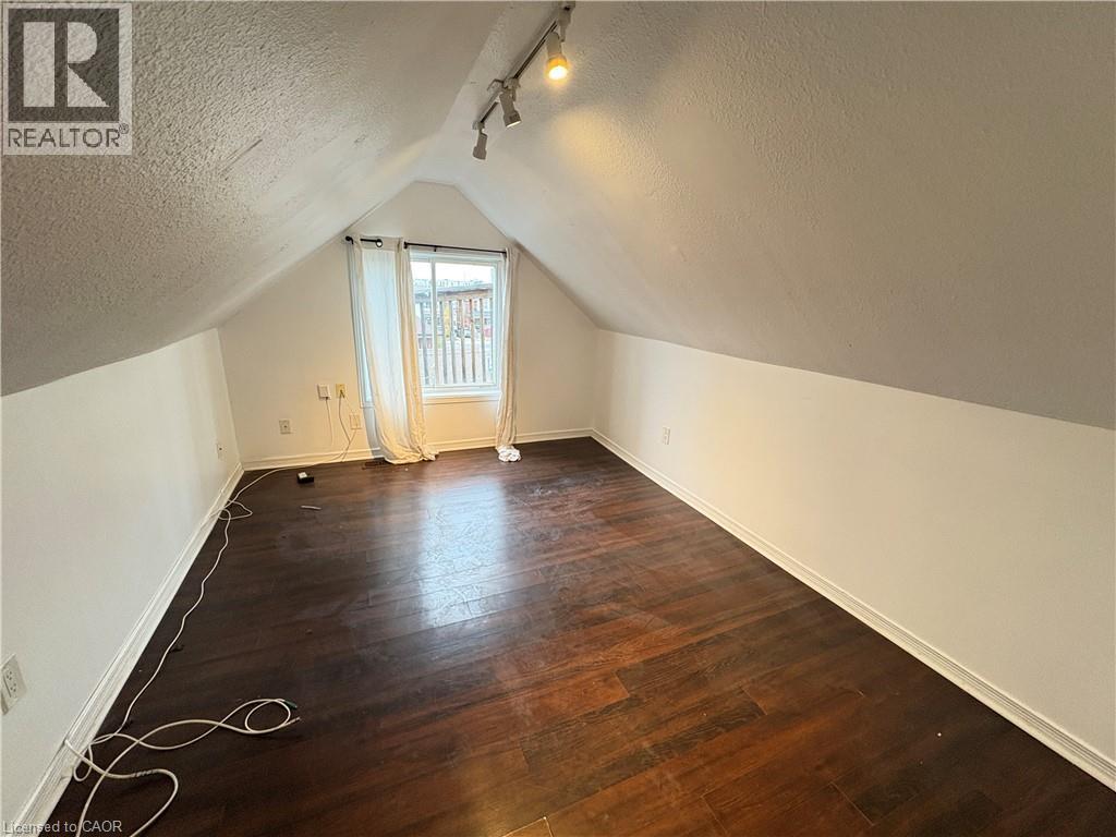 41 Fairview Avenue, Hamilton, ON