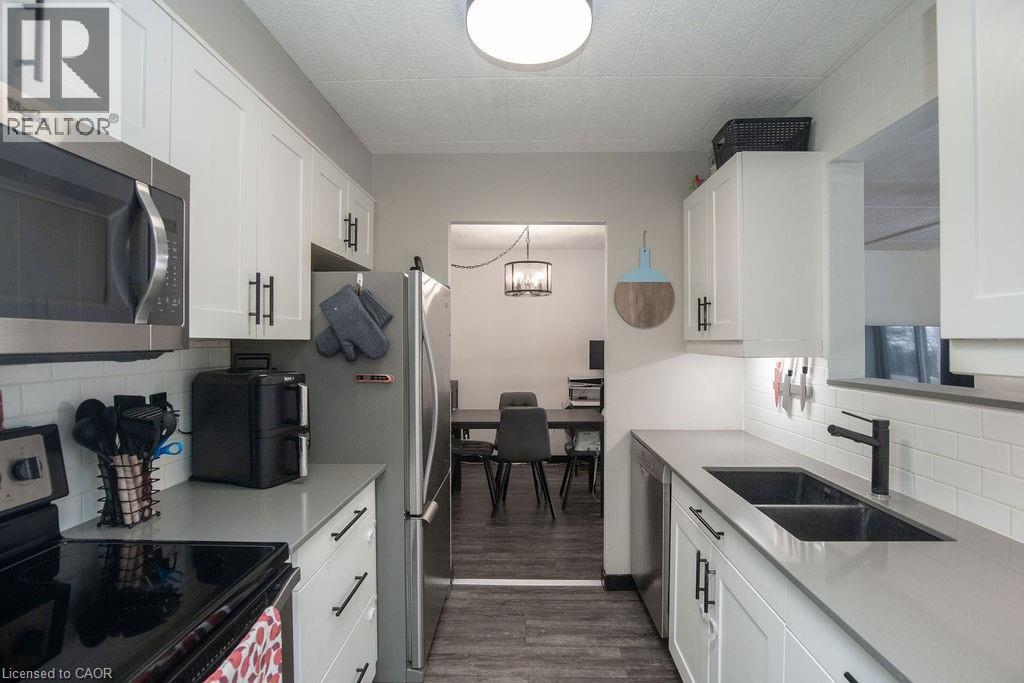 71 Vanier Drive Unit# 110, Kitchener, ON - Indoor Photo Showing Kitchen With Double Sink