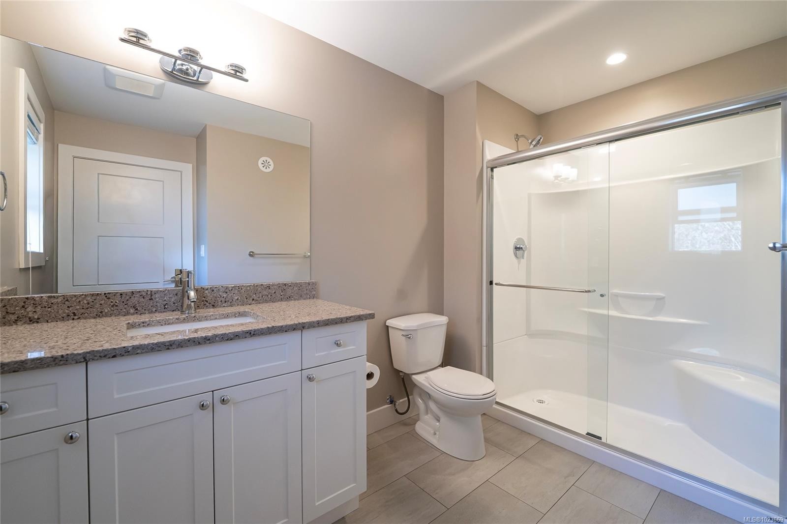 2121 Charters Rd, Sooke, BC - Indoor Photo Showing Bathroom