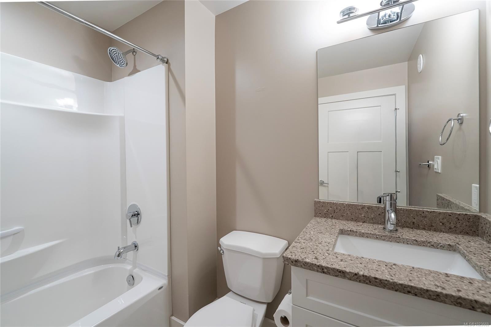 2121 Charters Rd, Sooke, BC - Indoor Photo Showing Bathroom