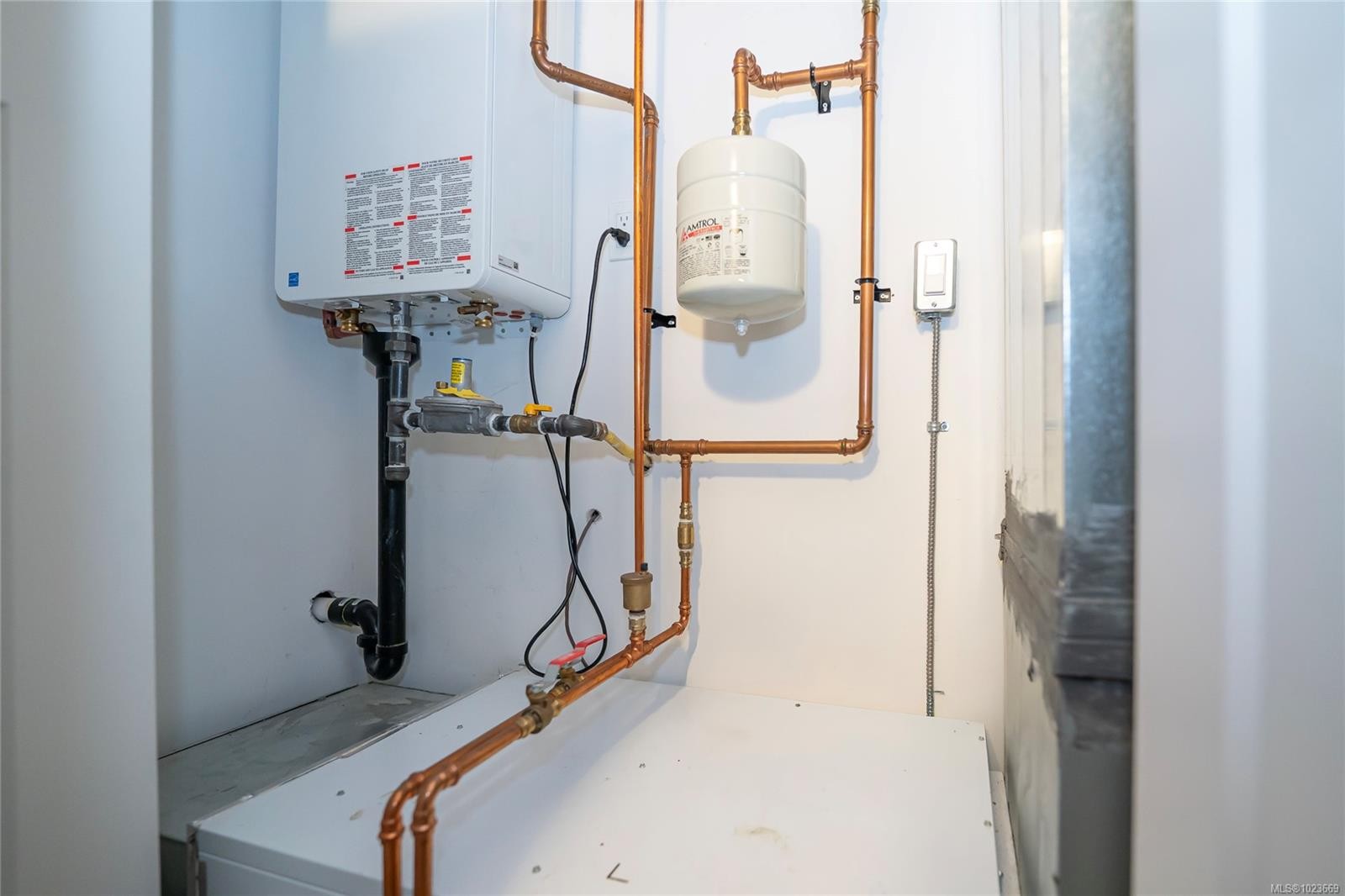 2121 Charters Rd, Sooke, BC - Indoor