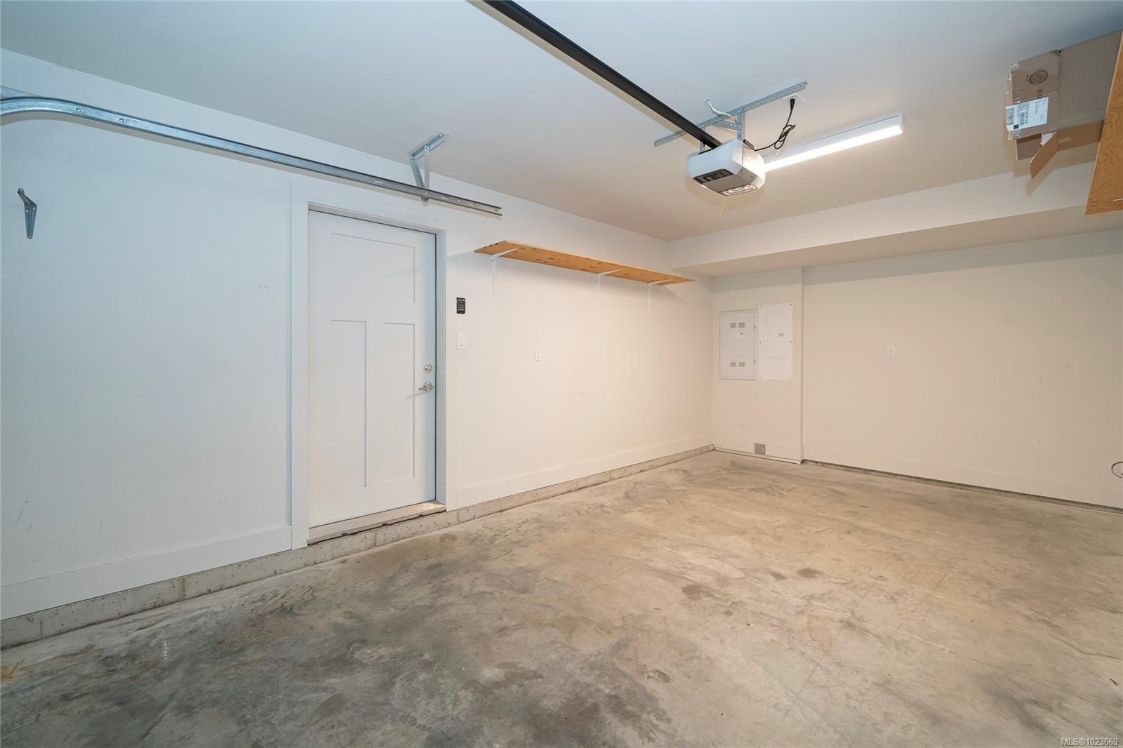 2121 Charters Rd, Sooke, BC - Indoor Photo Showing Garage