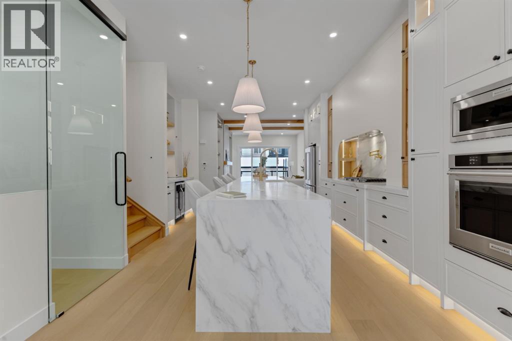 2518 20 Street Sw, Calgary, AB - Indoor Photo Showing Kitchen With Upgraded Kitchen