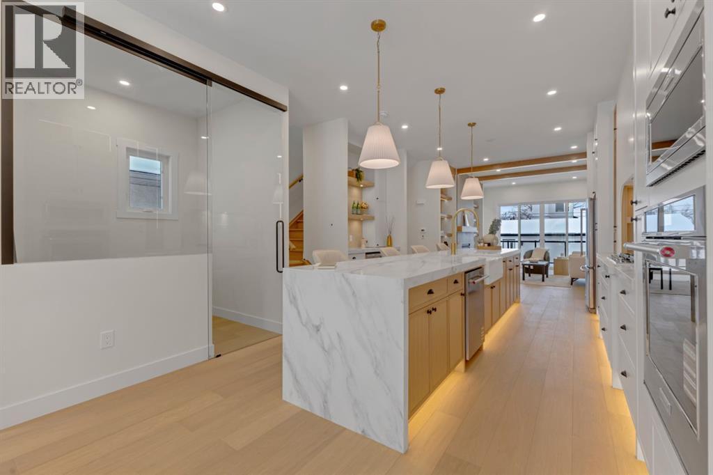 2518 20 Street Sw, Calgary, AB - Indoor Photo Showing Kitchen With Upgraded Kitchen