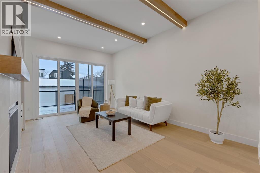 2518 20 Street Sw, Calgary, AB - Indoor