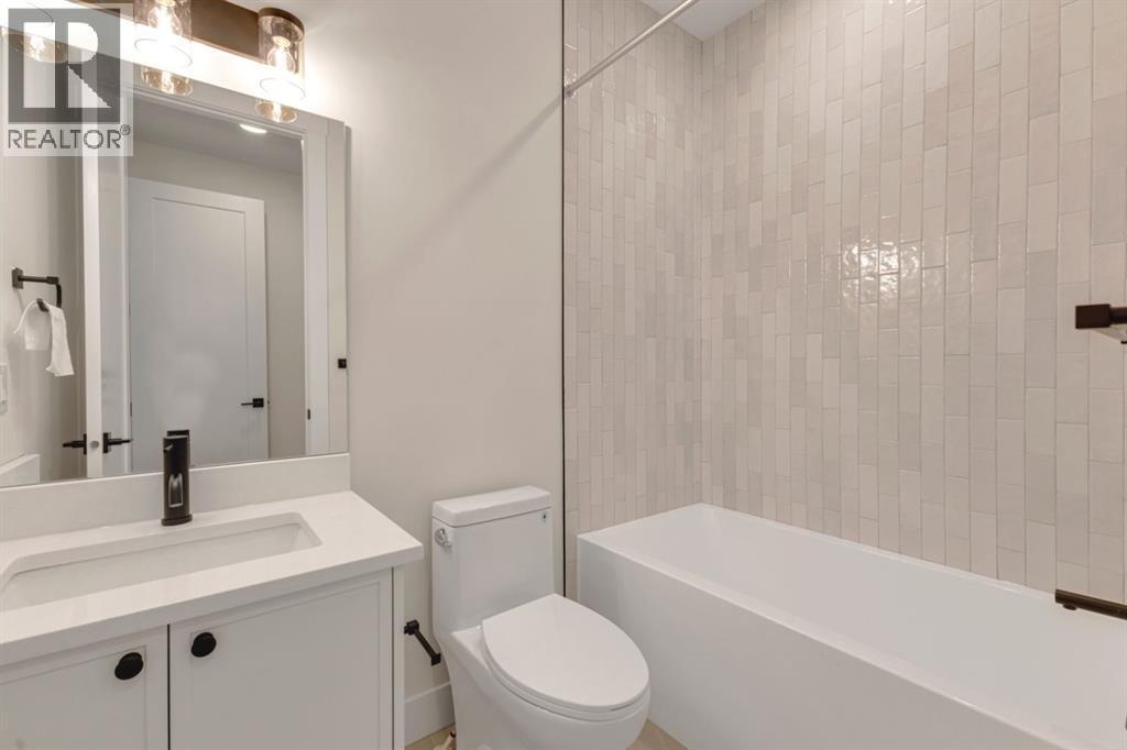 2518 20 Street Sw, Calgary, AB - Indoor Photo Showing Bathroom