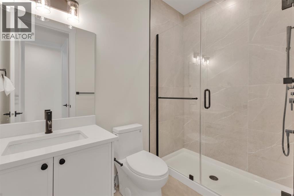 2518 20 Street Sw, Calgary, AB - Indoor Photo Showing Bathroom