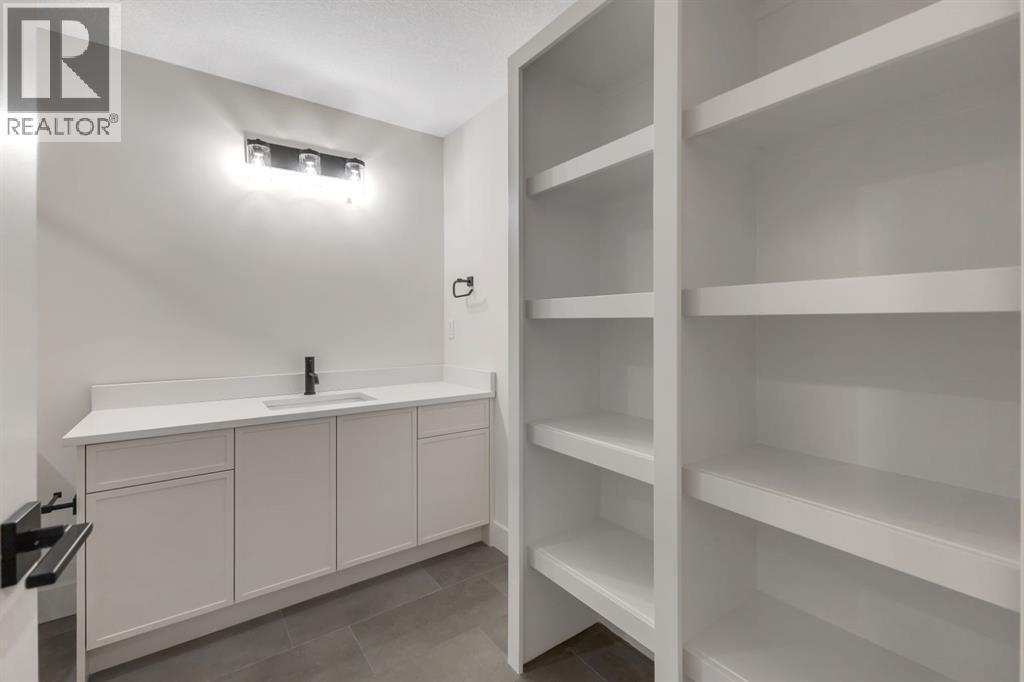 2518 20 Street Sw, Calgary, AB - Indoor With Storage