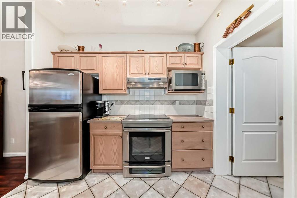 Kitchen - 1906 Patterson View Sw, Calgary, AB - Indoor Photo Showing Kitchen