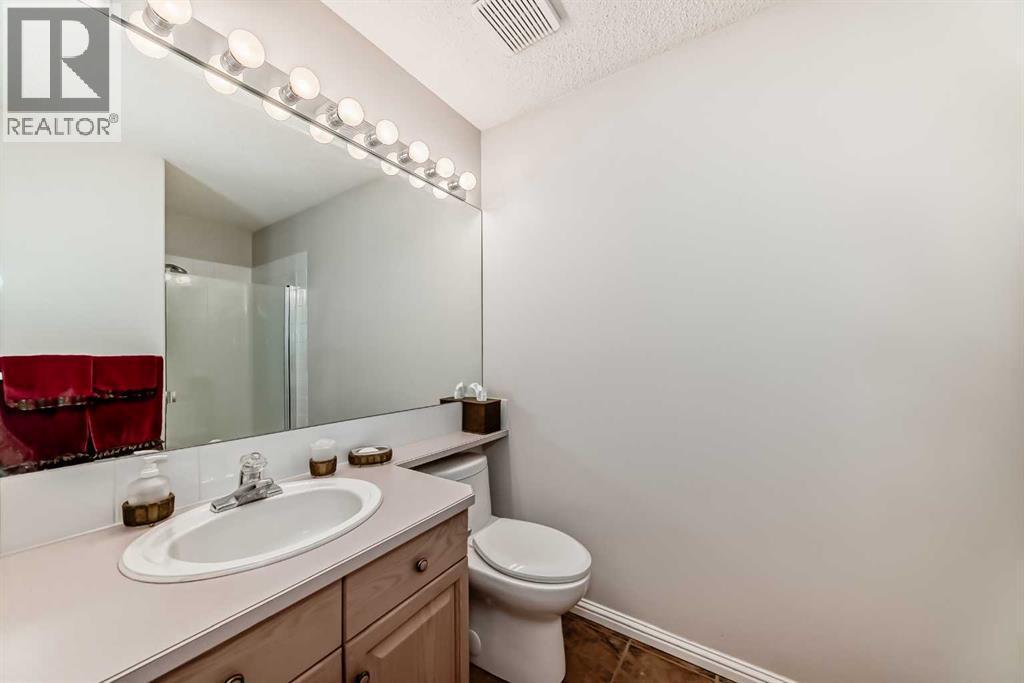 Upstairs bathroom - 1906 Patterson View Sw, Calgary, AB - Indoor Photo Showing Bathroom