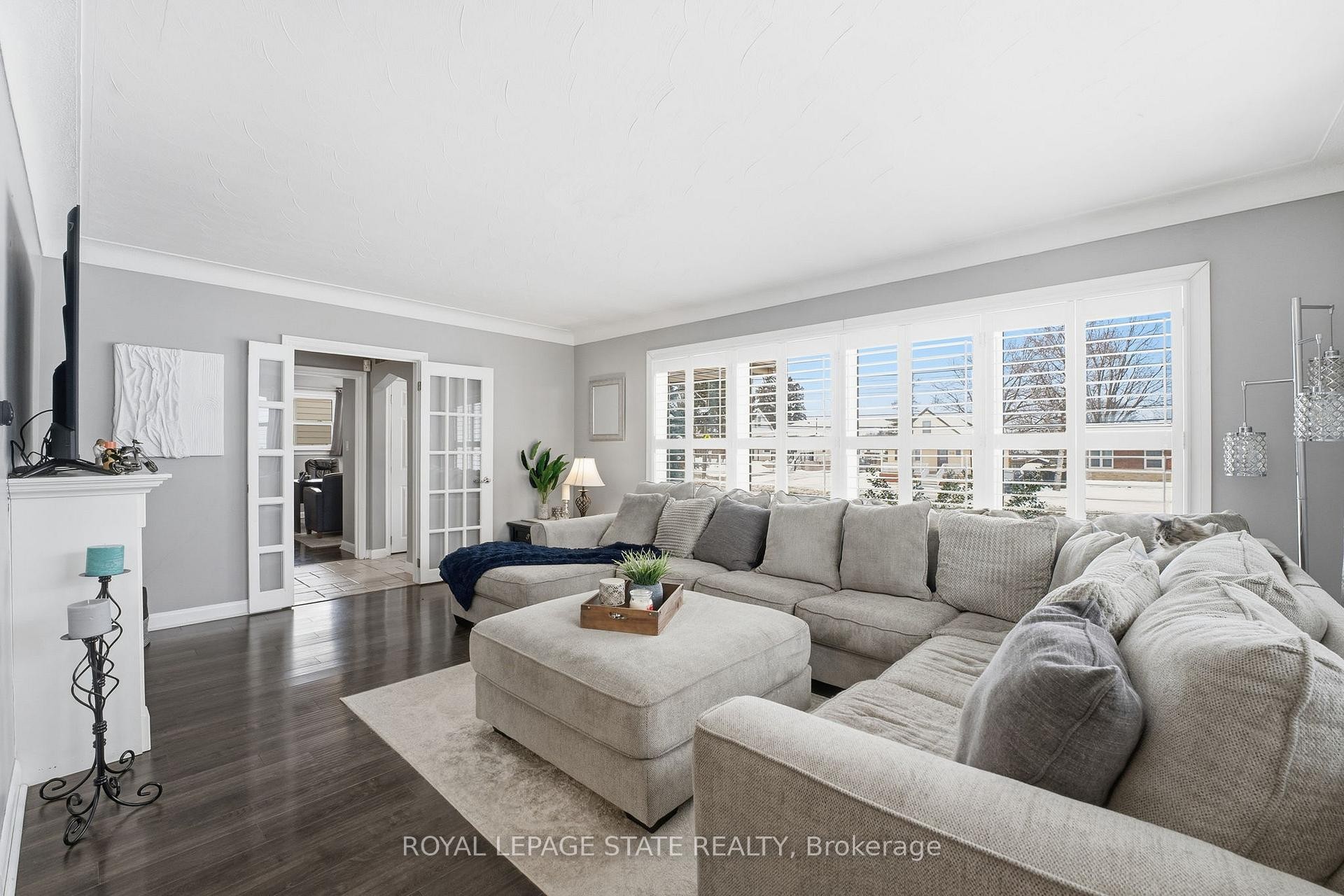 473 Mohawk Road W, Hamilton, ON - Indoor Photo Showing Living Room