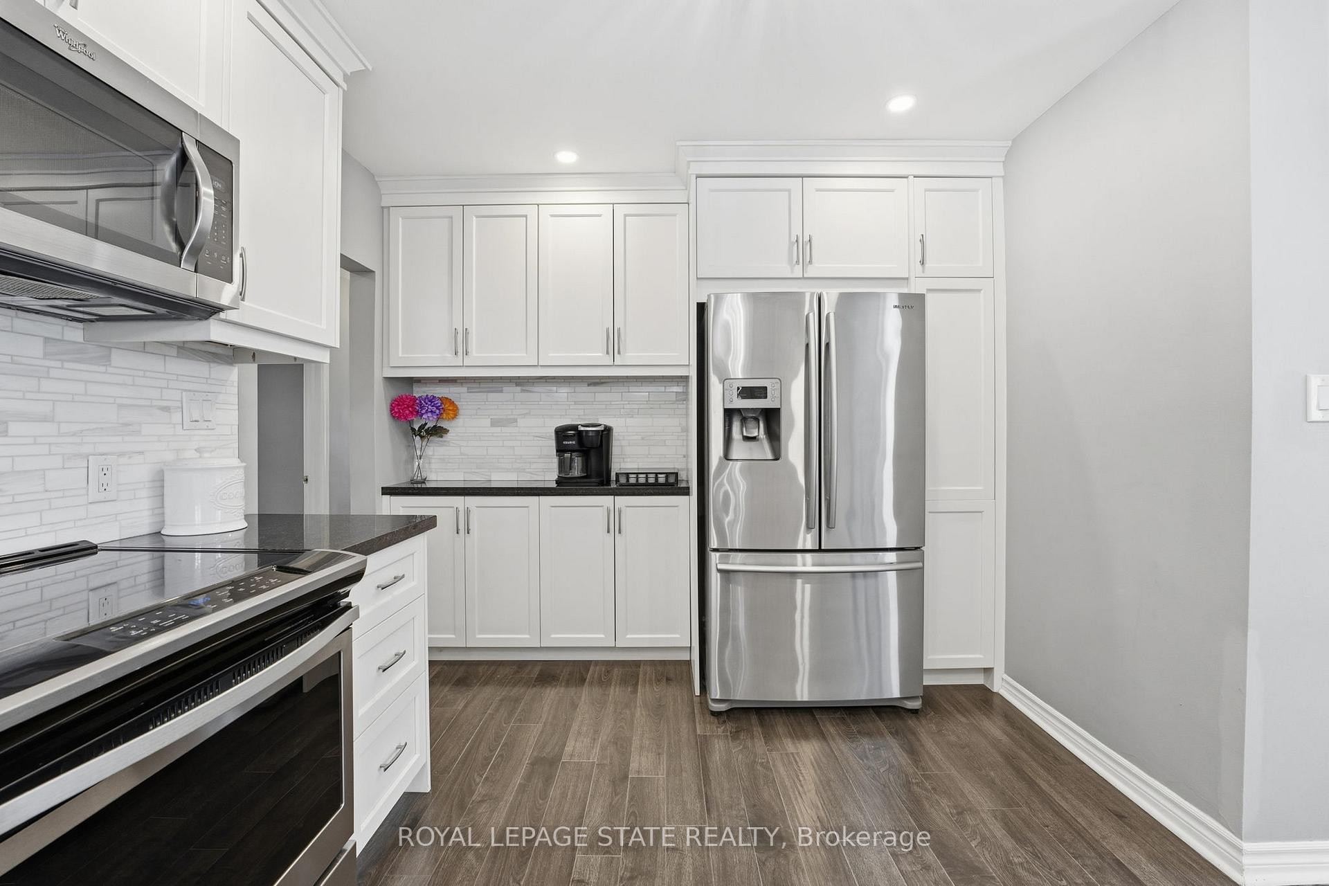 473 Mohawk Road W, Hamilton, ON - Indoor Photo Showing Kitchen With Upgraded Kitchen