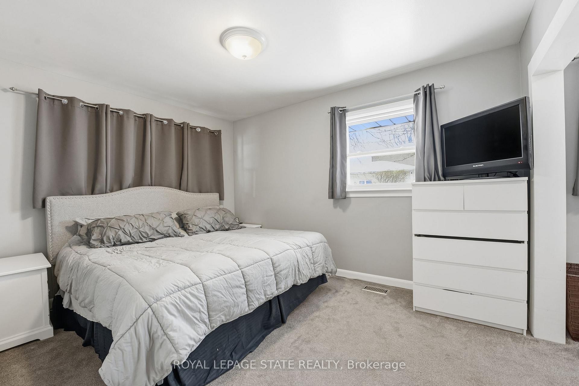 473 Mohawk Road W, Hamilton, ON - Indoor Photo Showing Bedroom