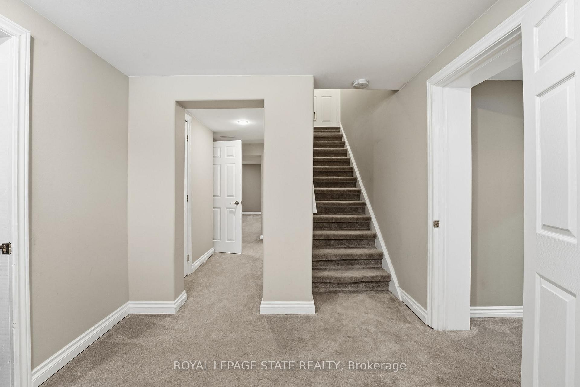 473 Mohawk Road W, Hamilton, ON - Indoor Photo Showing Other Room