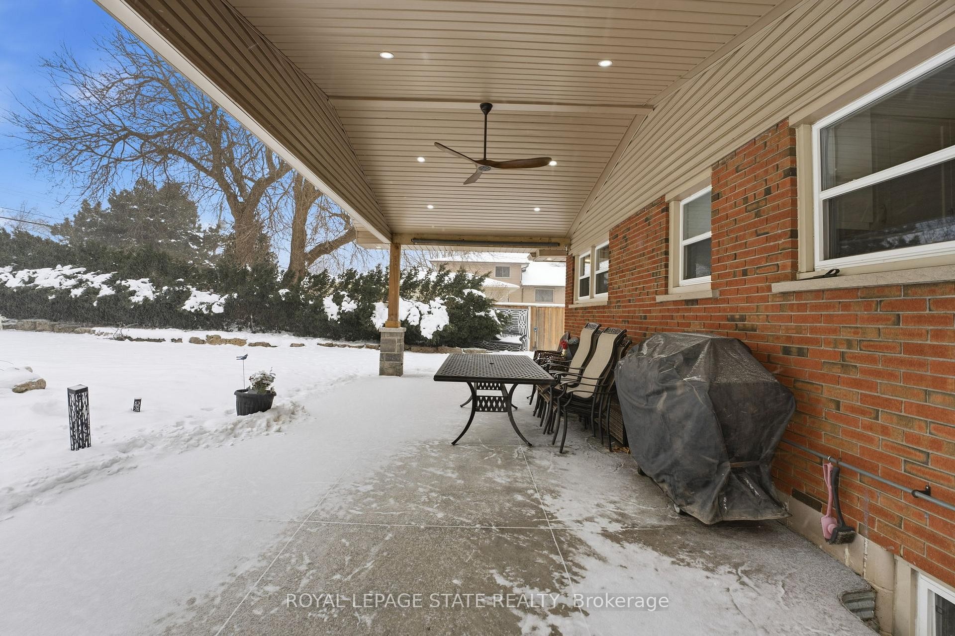 473 Mohawk Road W, Hamilton, ON - Outdoor With Exterior