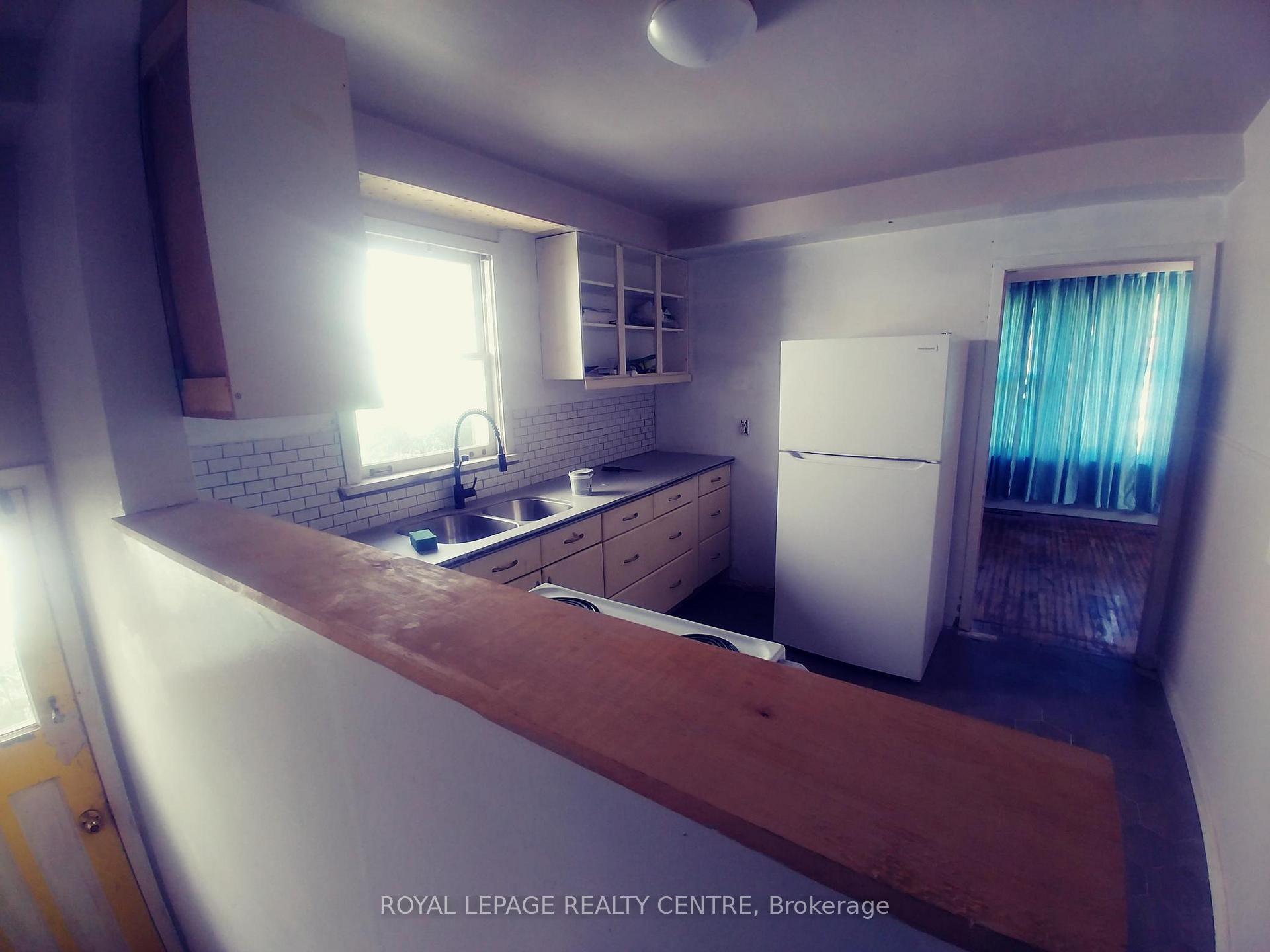 1534 Cawthra Road, Mississauga, ON - Indoor