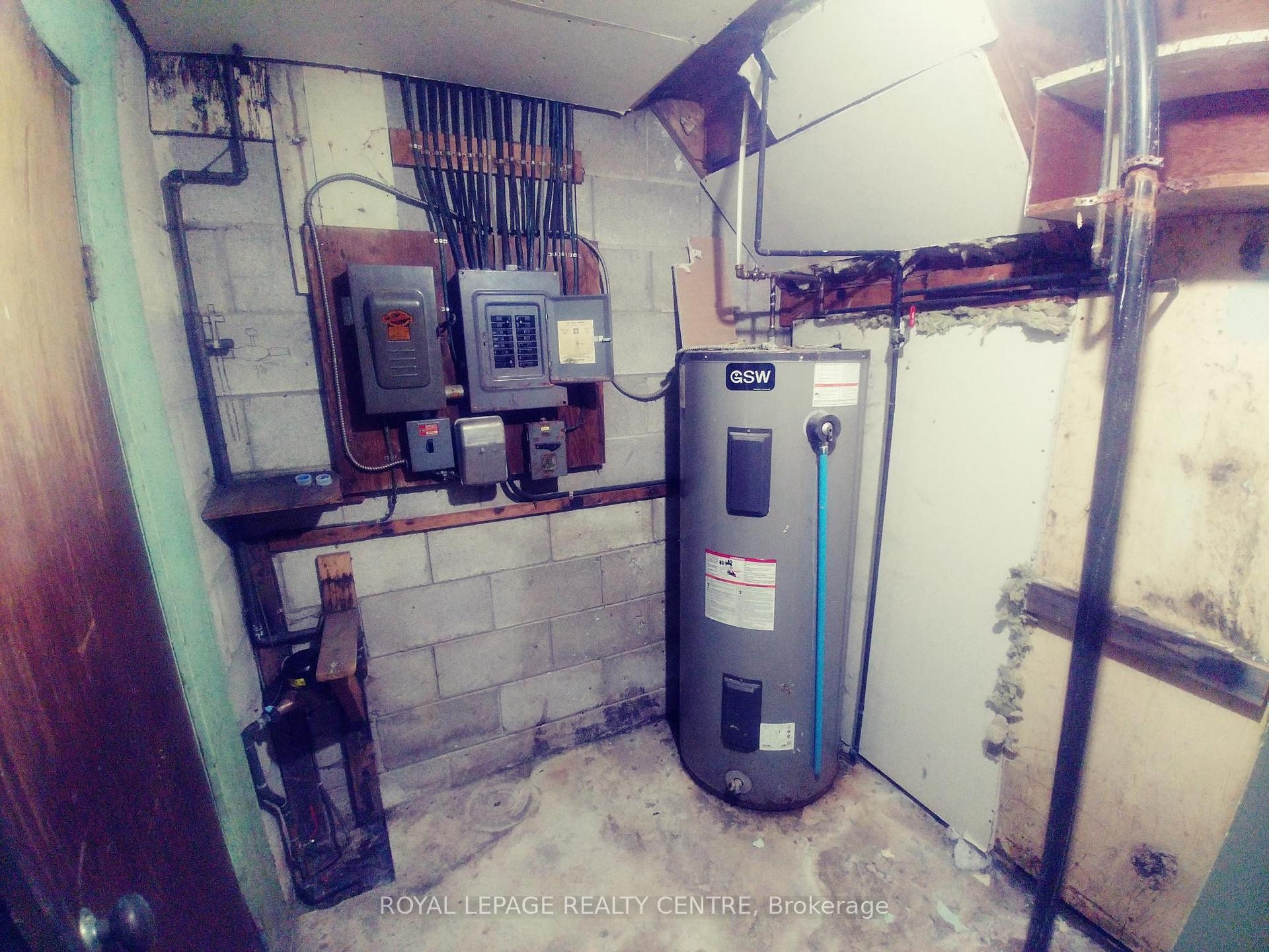 1534 Cawthra Road, Mississauga, ON - Indoor Photo Showing Basement