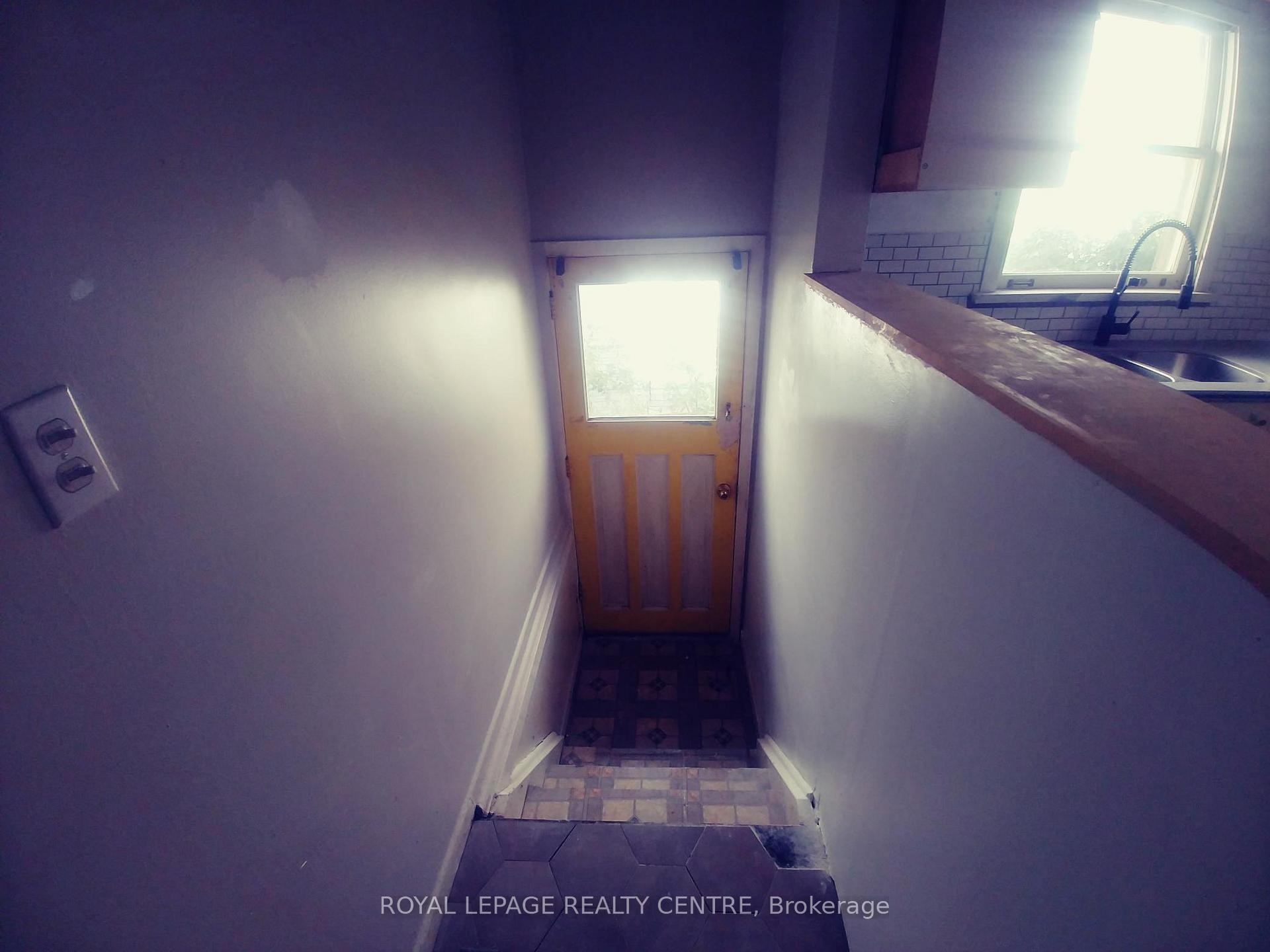 1534 Cawthra Road, Mississauga, ON